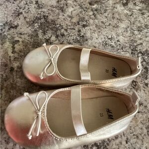 H&M gold ballet flat for little girls size 23